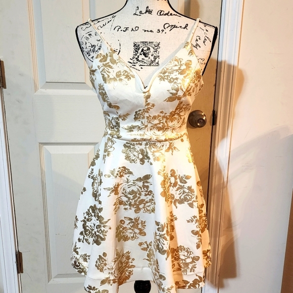 Juniors Cocktail Dress - Picture 2 of 16